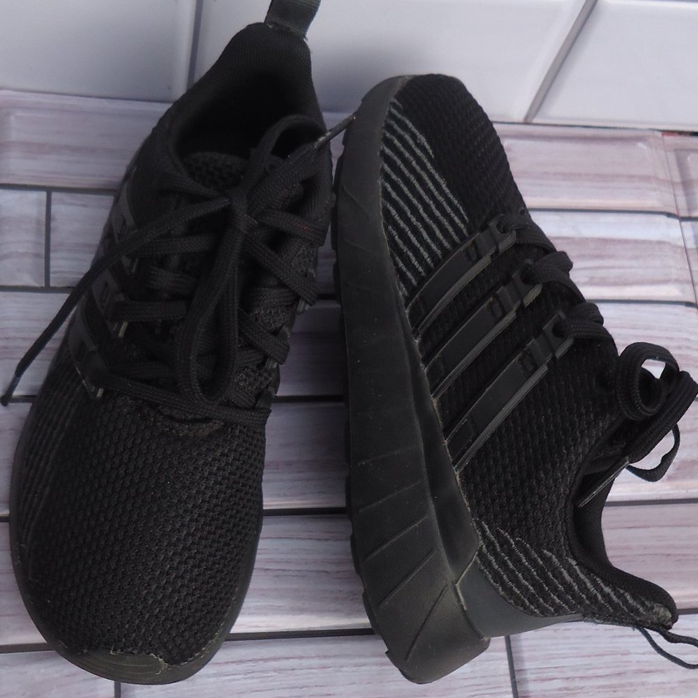 SIZE 13 1/2 K. ADIDAS Boy's running  sneakers shoes.